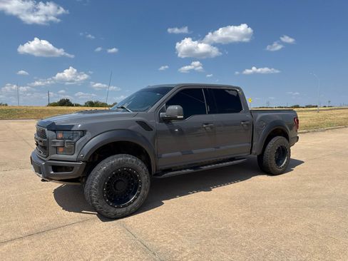 Used 2018 Ford F150 Raptor w/ Equipment Group 802A Luxury AWD/4WD image 2