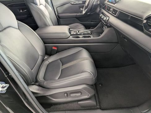 Used 2025 Honda Pilot EX-L image 33