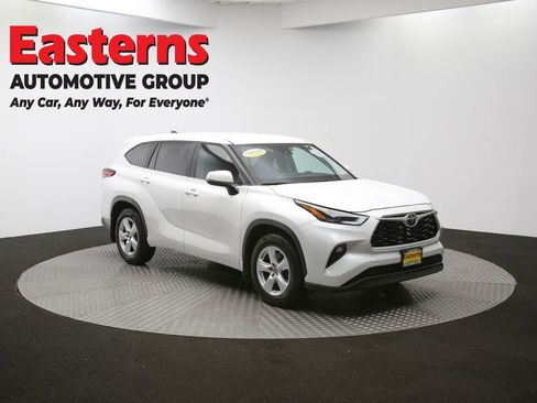 Used 2023 Toyota Highlander LE image 49