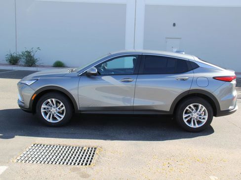 Used 2025 Buick Envista Preferred w/ Convenience I Package image 8