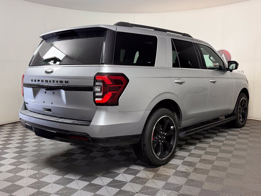 Used 2022 Ford Expedition Limited AWD/4WD image 8