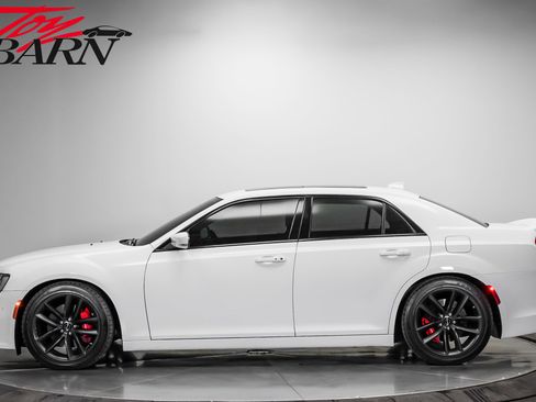 Used 2023 Chrysler 300 C RWD image 2