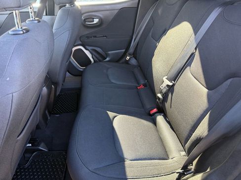 Used 2016 Jeep Renegade Latitude w/ Cold Weather Group image 12