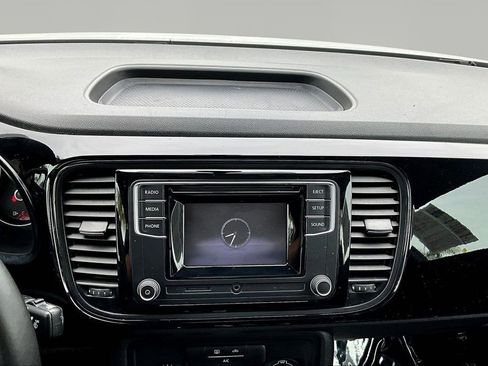 Used 2017 Volkswagen Beetle 1.8T Classic image 9