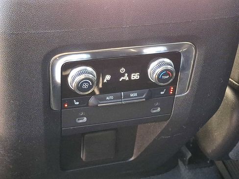 Used 2022 GMC Yukon SLT w/ SLT Luxury Package AWD/4WD image 12