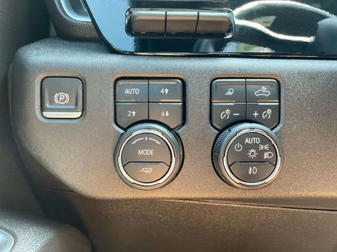 Used 2024 Chevrolet Silverado 2500 High Country w/ Technology Package image 24