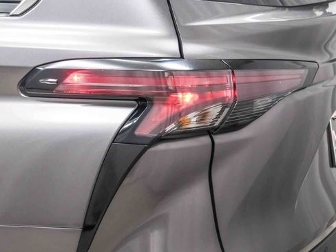 Used 2024 Toyota Sienna XLE w/ XLE Plus Package image 7