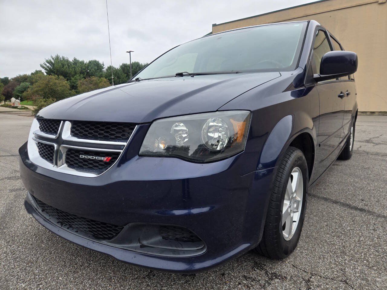 Used 2012 Dodge Grand Caravan SXT w/ Entertainment Group 1 FWD image 1