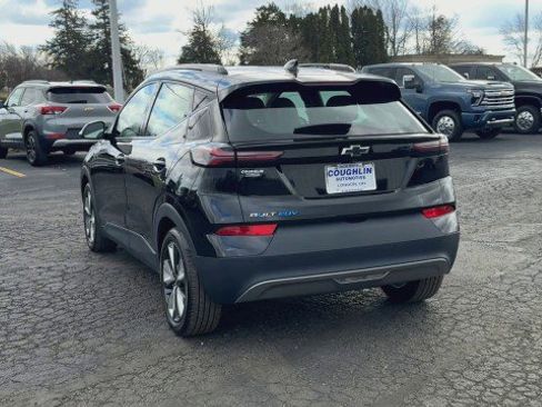 Certified 2022 Chevrolet Bolt EUV LT w/ Convenience Package image 7