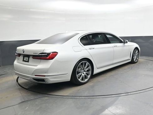 Used 2020 BMW 740i w/ Premium Package image 4
