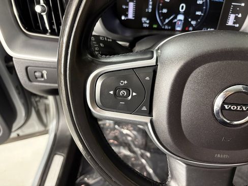 Used 2018 Volvo XC60 T6 Momentum w/ Vision Package image 21