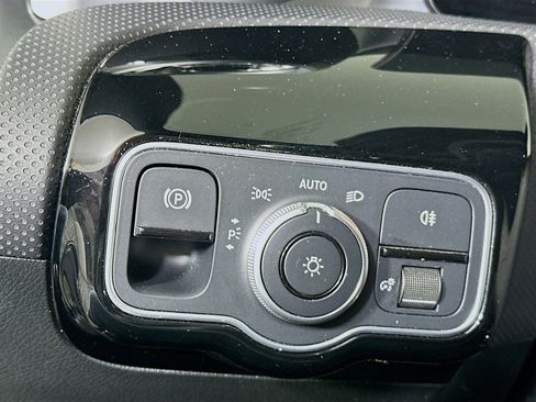 Used 2025 Mercedes-Benz CLA 250 image 17