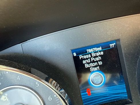 Used 2014 Chrysler 300 AWD w/ Driver Convenience Group image 5