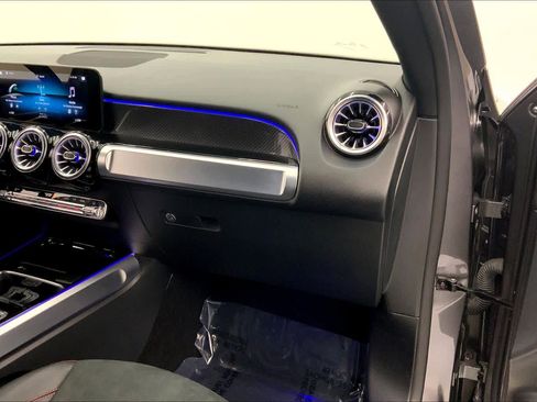 Used 2022 Mercedes-Benz GLB 250 image 27