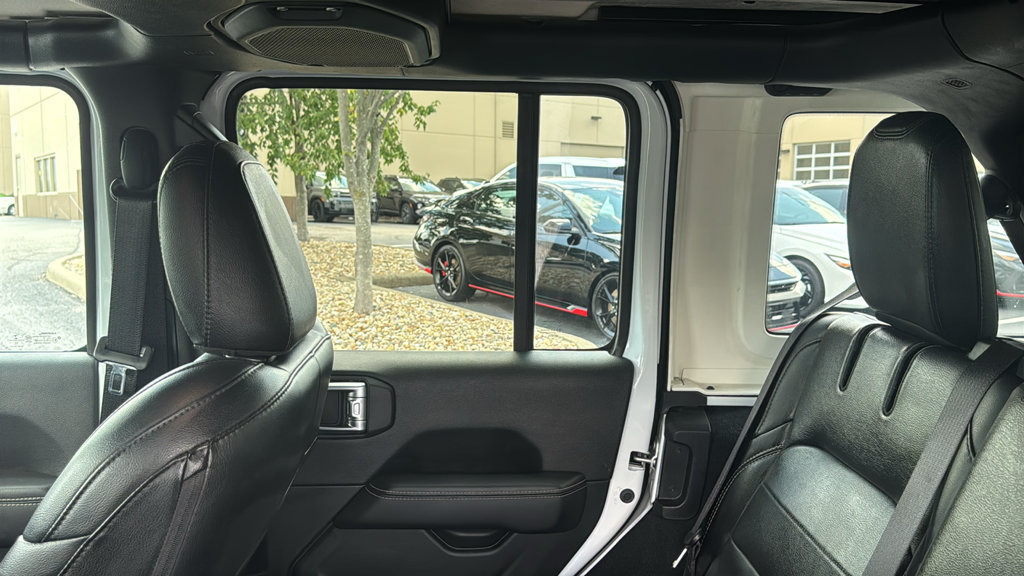 Used 2022 Jeep Wrangler Unlimited Sahara AWD/4WD image 25