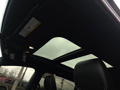 Used 2023 Chrysler Pacifica Limited w/ S Appearance Package image 14