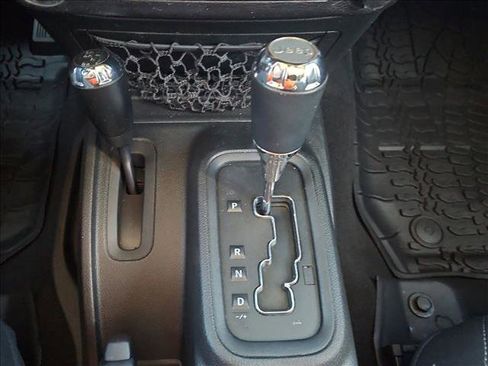 Used 2018 Jeep Wrangler Unlimited Rubicon w/ Cold Weather Group image 12