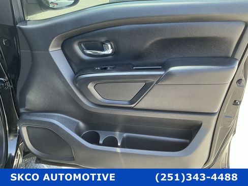 Used 2019 Nissan Titan SV w/ SV Convenience Package AWD/4WD image 12