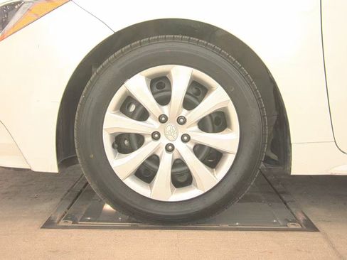 Used 2024 Toyota Corolla LE FWD image 10