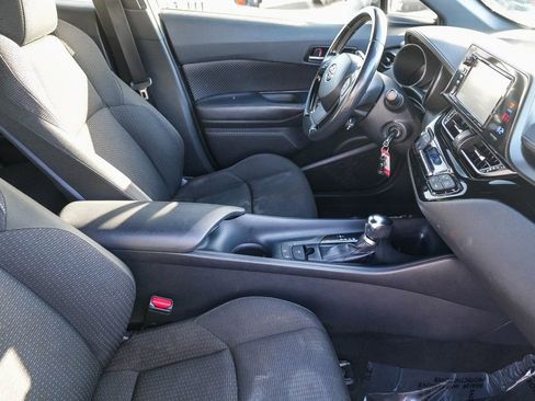 Used 2018 Toyota C-HR XLE image 17