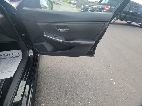 Used 2025 Nissan Sentra SR FWD image 32
