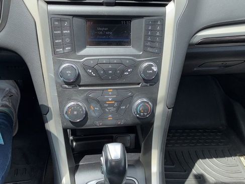 Used 2015 Ford Fusion SE w/ Equipment Group 202A FWD image 8