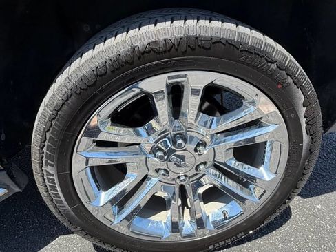 Used 2020 GMC Yukon SLT w/ Premium Edition AWD/4WD image 9
