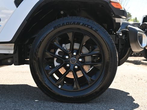 Used 2025 Jeep Wrangler Sahara w/ Safety Group image 23