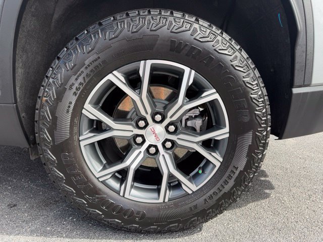 Used 2025 GMC Acadia AT4 AWD/4WD image 18