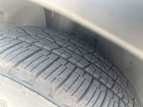 Used 2018 Ford Explorer XLT w/ Equipment Group 201A FWD image 9