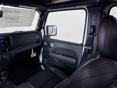 New 2025 Jeep Wrangler Unlimited Rubicon 392 image 26