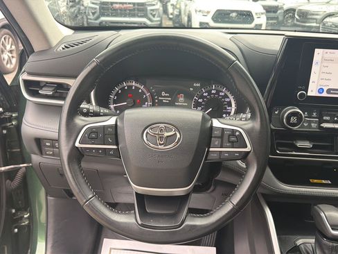 Used 2023 Toyota Highlander XLE AWD/4WD image 15