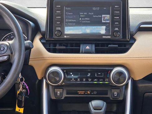 Used 2021 Toyota RAV4 LE image 15