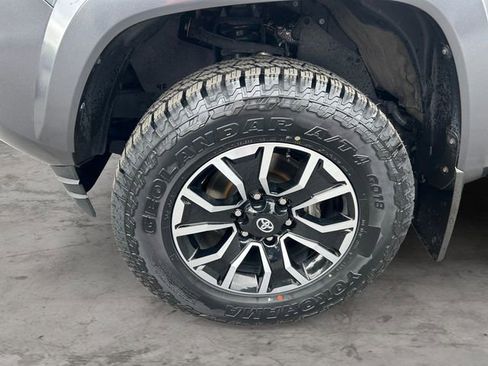 Certified 2022 Toyota Tacoma TRD Sport w/ Technology Package AWD/4WD image 9