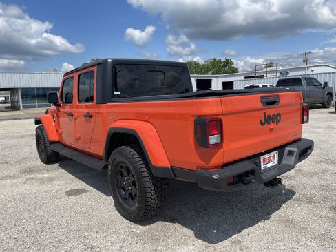 Used 2023 Jeep Gladiator Sport AWD/4WD image 6