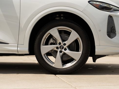 New 2025 Audi Q5 Premium Plus AWD/4WD image 32