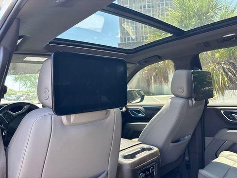 Used 2021 Chevrolet Tahoe Z71 w/ Luxury Package AWD/4WD image 9