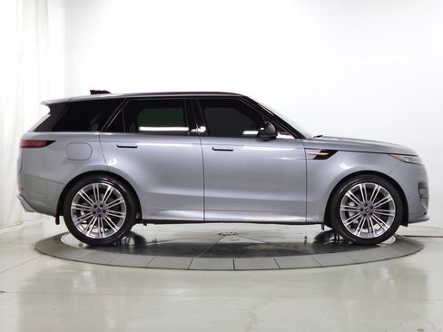 Used 2025 Land Rover Range Rover Sport Dynamic SE AWD/4WD image 9