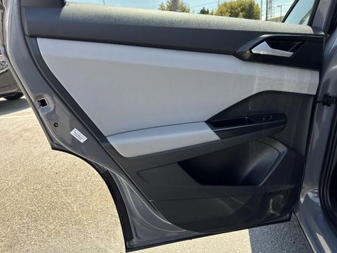 Used 2022 Volkswagen Taos SE image 22