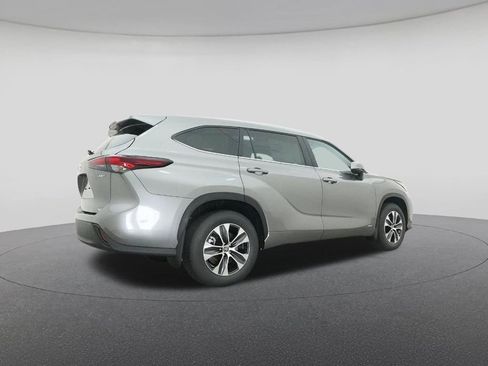 New 2026 Toyota Highlander XLE image 25