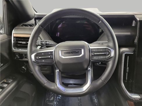 Used 2025 GMC Yukon XL Denali AWD/4WD image 5