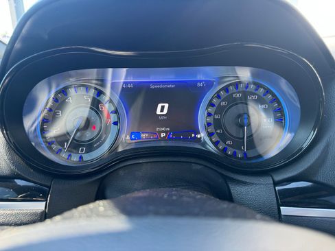 Used 2023 Chrysler 300 C RWD image 8