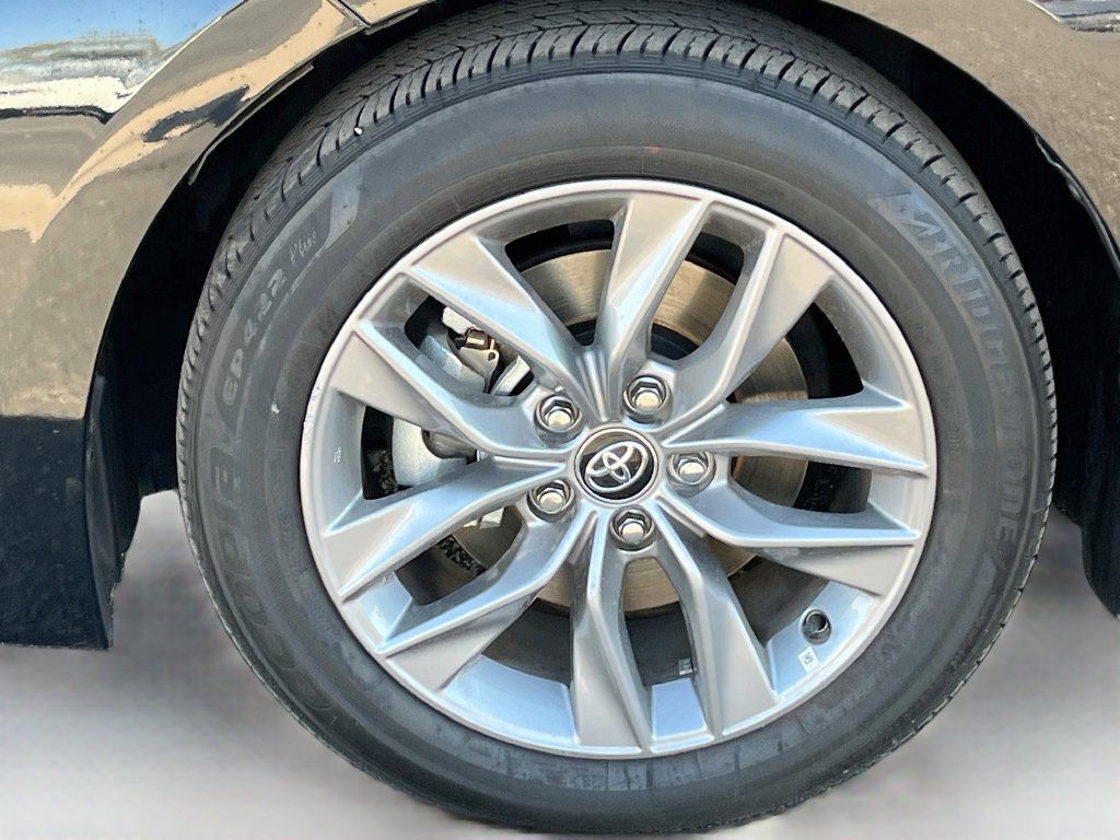 Used 2020 Toyota Avalon XLE w/ Moonroof Package FWD image 31
