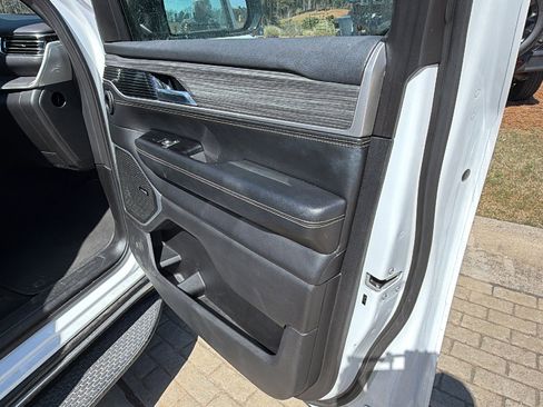 Used 2023 Jeep Wagoneer Series III w/ Preferred Equipment Group image 18