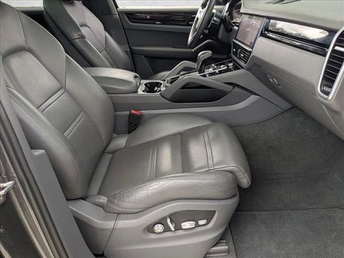 Used 2019 Porsche Cayenne E-Hybrid w/ Premium Package image 22