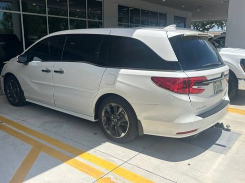 Used 2023 Honda Odyssey Elite image 2