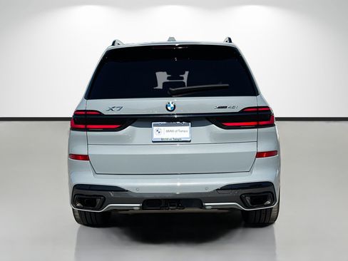 Used 2025 BMW X7 xDrive40i w/ M Sport Package AWD/4WD image 4