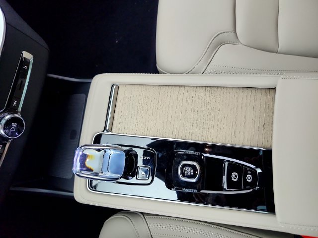 New 2027 Volvo XC60 B5 Core AWD/4WD image 26