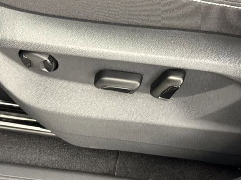 New 2026 Volkswagen Atlas Cross Sport SE image 16