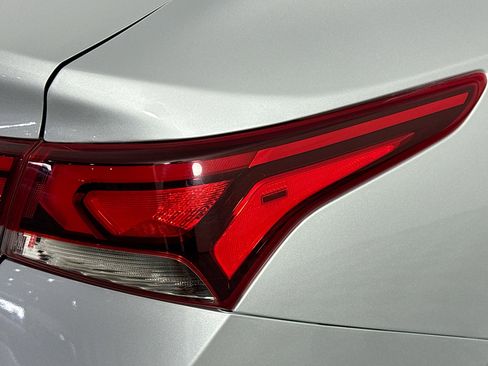 Used 2021 Hyundai Accent Limited image 54